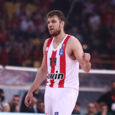 Ρεπόρτερ Ράπτορς: «Περιμένουν τον Σάσα Βεζένκοφ στο Τορόντο για προετοιμασία»