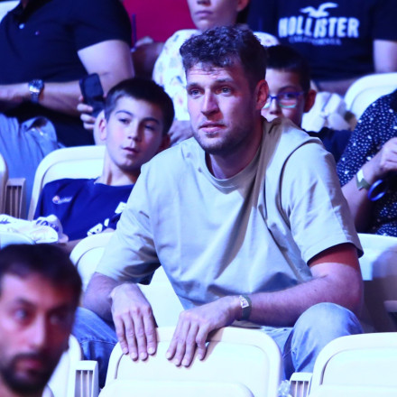 Από τον Βεζένκοφ έως τον Γιαννάκη: Οι διάσημοι που είδαν την νίκη της Εθνικής