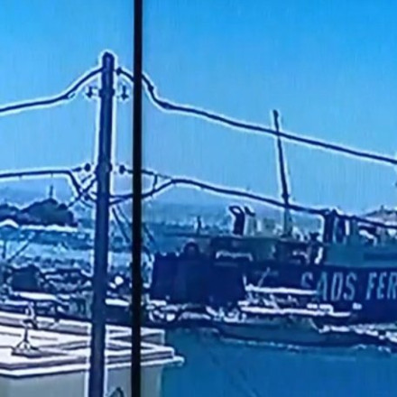 Φολέγανδρος: Ισχυροί άνεμοι «κάρφωσαν» πλοίο στο φανάρι του λιμανιού - Τραυματίστηκαν 5 επιβάτες Φολέγανδρος: Ισχυροί άνεμοι «κάρφωσαν» πλοίο στο φανάρι του λιμανιού - Τραυματίστηκαν 5 επιβάτες