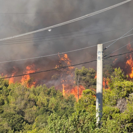 Αγωνία για τη φωτιά στη Σταμάτα - Πότε θα πέσουν οι άνεμοι