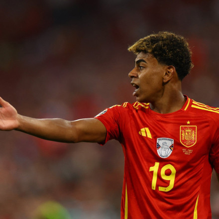 Το επικό εικαστικό της Mundo Deportivo με τον Γιαμάλ να... βουλώνει τον Ραμπιό