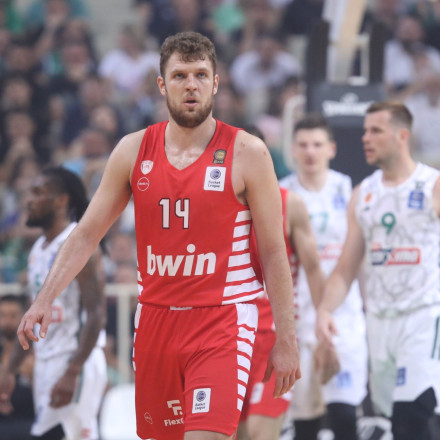 «Επιμένουν οι Ράπτορς στον Σάσα Βεζένκοφ» - Μπλόκο στο σχέδιο του Ολυμπιακού