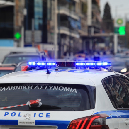 Ομόνοια: Τούρκος ποινικός επιχείρησε να τραβήξει όπλο σε αστυνομικούς της ΔΙΑΣ