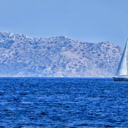 Σαντορίνη: Βυθίστηκε το ιστιοφόρο - Σώοι οι τρεις επιβαίνοντες