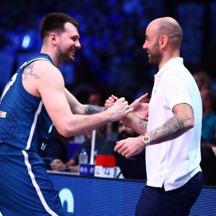 Ο θερμός εναγκαλισμός του Λούκα Ντόντσιτς με το ίνδαλμά του, Βασίλη Σπανούλη [vid]