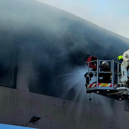 Στις Αχαρνές το flash.gr: Από υπαίθριο χώρο ξεκίνησε η μεγάλη φωτιά - Κάηκαν δύο εργοστάσια