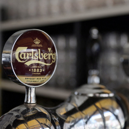 «Στροφή» στα αναψυκτικά κάνει η Carlsberg - «Έκλεισε» το μεγάλο deal