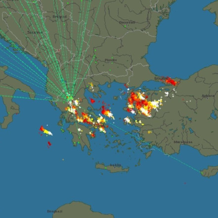 Καταιγίδα στην Αττική: Δείτε LIVE τον χάρτη των κεραυνών - Πού είναι έντονα τα φαινόμενα