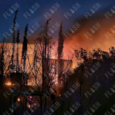 Πύρινος εφιάλτης στις Αχαρνές: Μεγάλη φωτιά, καίγονται εργοστάσια - Ήχησε 2 φορές το 112
