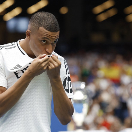 Υπέγραψε στη Ρεάλ Μαδρίτης ο Εμπαπέ - «Χαμός» στην παρουσίασή του στο Μπερναμπέου [vids]