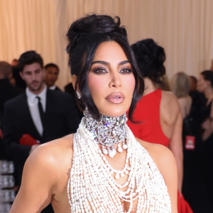 Κιμ Καρντάσιαν: Οι φωτογραφίες από τις διακοπές στην Ελλάδα πάνω στο σούπερ γιοτ του Τζεφ Μπέζος