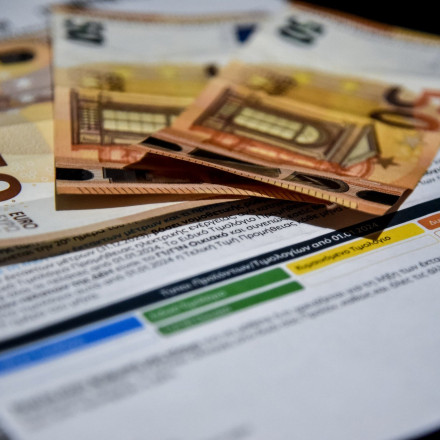 «Ηλεκτροσόκ» για επαγγελματίες: Ζητούν πίσω επιδοτήσεις για το ρεύμα - Τι απαντά η κυβέρνηση