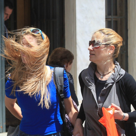 Νέο πρόγραμμα απασχόλησης για 10.000 άνεργες μητέρες Νέο πρόγραμμα απασχόλησης για 10.000 άνεργες μητέρες