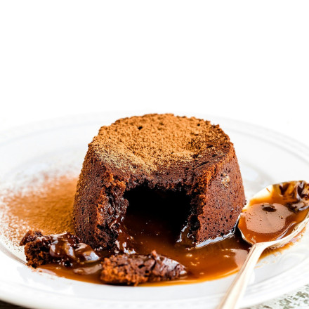 Αυτό τo lava brownie με σοκολάτα και φυστικοβούτυρο δεν θα θες να το μοιραστείς με κανέναν!
