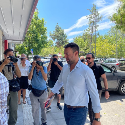 Βράζει το αίμα Στέφανε βράζει και το κεφάλι...