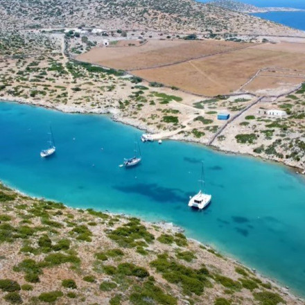 Λέβιθα: Το νησί-ησυχαστήριο του Αιγαίου με τους 3 μόνιμους κατοίκους και τον υπέροχο οικισμό