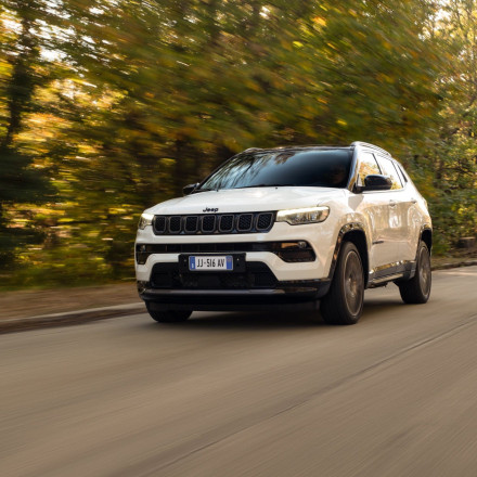 Ανανεωμένο Jeep Compass με 33.990 ή 296 ευρώ/μήνα
