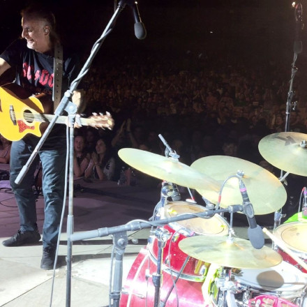 Χανιά: Αποθέωση για τον 11χρονο Δημήτρη που έπαιξε ντραμς στη συναυλία των Πυξ Λαξ