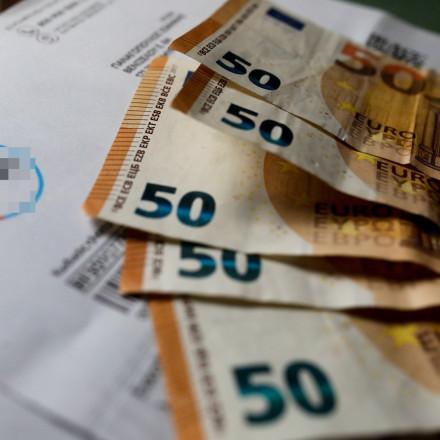 Υπόσχεση για «επιστροφές» σε επαγγελματίες που τους... χτύπησε το ρεύμα - Για εμπαιγμό μιλά ο ΣΥΡΙΖΑ