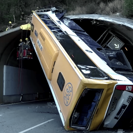 Απίστευτο τροχαίο με εργάτες στην Ισπανία - Δεκάδες τραυματίες