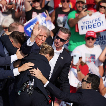 Τραμπ: Όλες οι «τρελές» θεωρίες συνομωσίες για την απόπειρα δολοφονίας εναντίον του