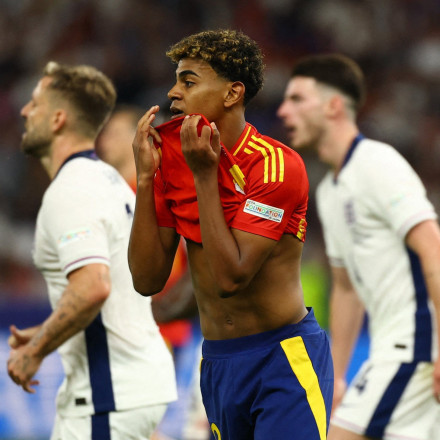 Με φανέλα της Σάντος και το όνομα του Νεϊμάρ ο Λεμίν Γιαμάλ - Πρόσκληση από τους Βραζιλιάνους