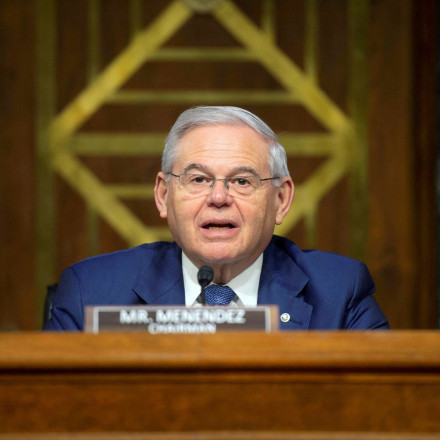 Παραιτείται από γερουσιαστής ο Μπομπ Μενέντεζ στις 20 Αυγούστου