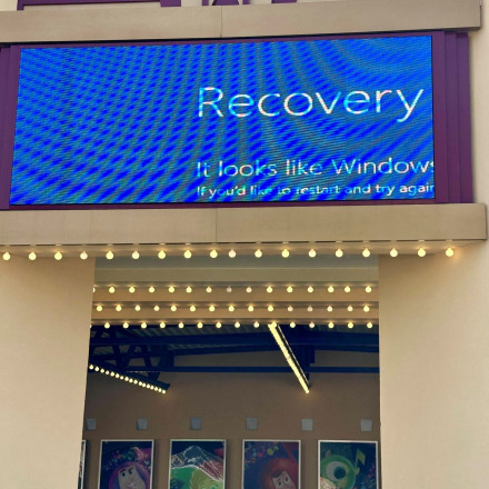 Microsoft: Διορθώθηκε η υποκείμενη αιτία που καθήλωσε διεθνώς αεροδρόμια και επιχειρήσεις