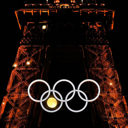 Τι κοινό έχουν ο Πύργος του Άιφελ, η πανσέληνος και οι κύκλοι των Ολυμπιακών Αγώνων