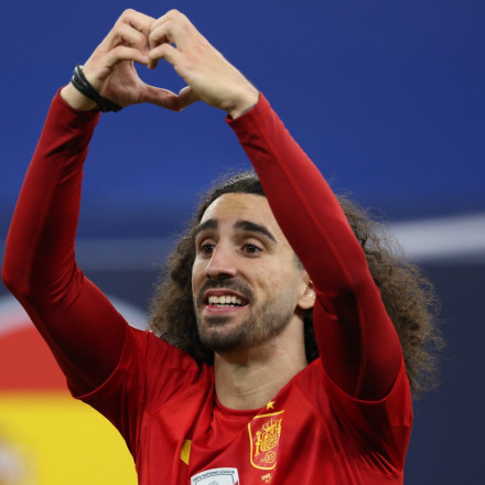 ΕΠΟΣ: Ο Κουκουρέγια τήρησε το λόγο του και έβαψε τα μαλλιά κόκκινα