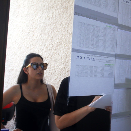 Βάσεις 2024: Τα μόρια εισαγωγής σε όλες τις Σχολές των ΑΕΙ, οι πίνακες των Πανελληνίων