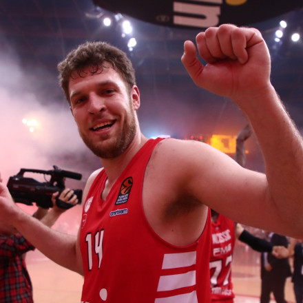 Έληξε το 48ωρο αναμονής - Τι ισχύει για τον Σάσα Bεζένκοφ και τον Ολυμπιακό [vid]