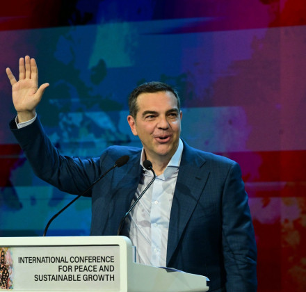 Tσίπρας για Μεταπολίτευση: Μείναμε αλλά δεν γίναμε Ευρώπη - «Το 2015 δεν ήταν κωλοτούμπα, ήταν ελιγμός» Tσίπρας για Μεταπολίτευση: Μείναμε αλλά δεν γίναμε Ευρώπη - «Το 2015 δεν ήταν κωλοτούμπα, ήταν ελιγμός»