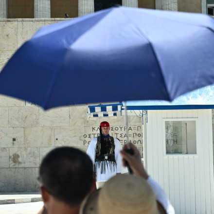 Απότομη αλλαγή του καιρού την Τρίτη 23/07: Από καύσωνα σε καταιγίδες - Προειδοποίηση Κολυδά