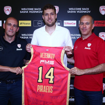 Όλα όσα έγιναν στο ΣΕΦ στην παρουσίαση του Σάσα Βεζένκοφ, το flash.gr ήταν εκεί