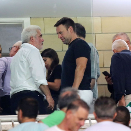 Στην Κύπρο ο Στέφανος Κασσελάκης - Παρακολούθησε το Ομόνοια - ΑΕΚ [vid]