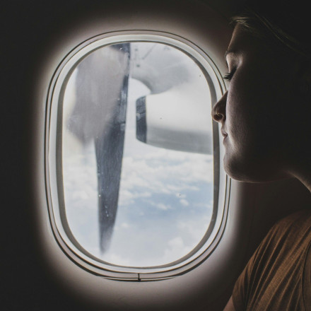 Γιατί οι περσίδες των παραθύρων στα αεροπλάνα πρέπει να μένουν ανοιχτές;