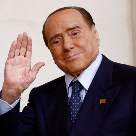 Μπερλουσκόνι: «Συγκρατημένη αισιοδοξία» από τους γιατρούς για την πορεία της υγείας του
