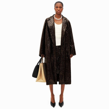 Bottega Veneta: Μια καφέ «χάρτινη σακούλα» που κοστίζει 1.900$