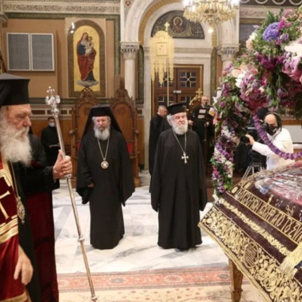 Ακολουθία και Περιφορά του Επιταφίου της Ιεράς Μητρόπολης Αθηνών LIVE