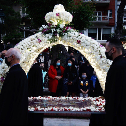Επιτάφιος: Ποια λουλούδια είναι πρώτα σε παραγγελίες για τον στολισμό