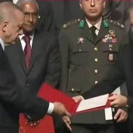 Ερντογάν: «Γνωρίζουμε ποιοι ήταν οι φίλοι μας τη μαύρη ημέρα» - Βράβευσε ΕΜΑΚ-ΕΚΑΒ [vid]