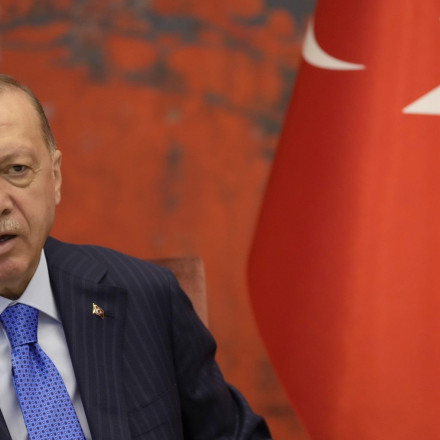 Ερντογάν: Η γαστρεντερίτιδα, οι αλλαγές στο προεκλογικό πρόγραμμα και οι φόβοι για την υγεία του