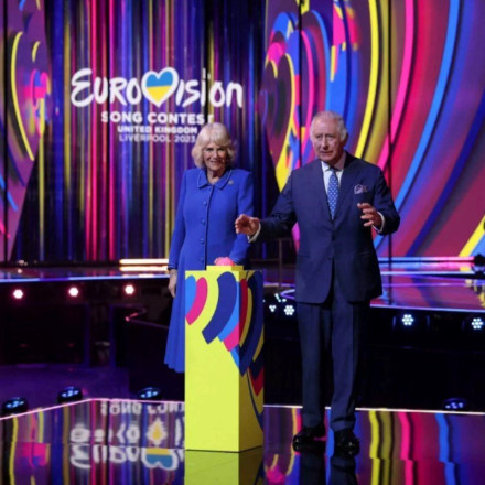 Eurovision 2023: Κάρολος και Καμίλα έκαναν τα αποκαλυπτήρια της σκηνής στο Λίβερπουλ [vid]