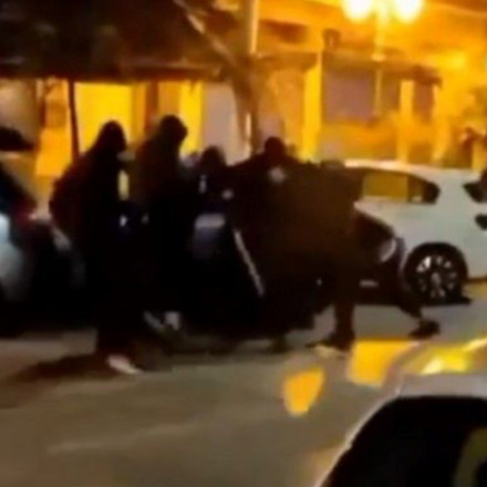 Θεσσαλονίκη: Καρέ καρέ η επίθεση με ρόπαλα σε οπαδούς του Ηρακλή - Βίντεο ντοκουμέντο