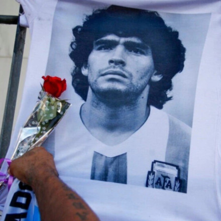 Μαραντόνα: «Κανένα ίχνος ναρκωτικών ή αλκοόλ δεν βρέθηκε στο αίμα του» λένε οι ιατροδικαστές