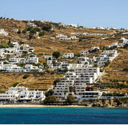 Μύκονος: Καθηγήτρια καταγγέλλει επιχειρηματία ότι τη νάρκωσε και τη βίασε [vid]