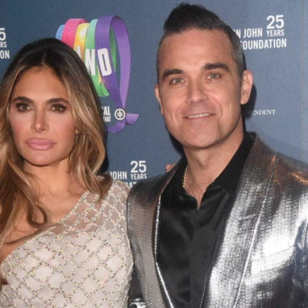 Robbie Williams: Προτιμά «να φάει ένα μανταρίνι από το να έχει ερωτική επαφή με τη σύζυγό του»