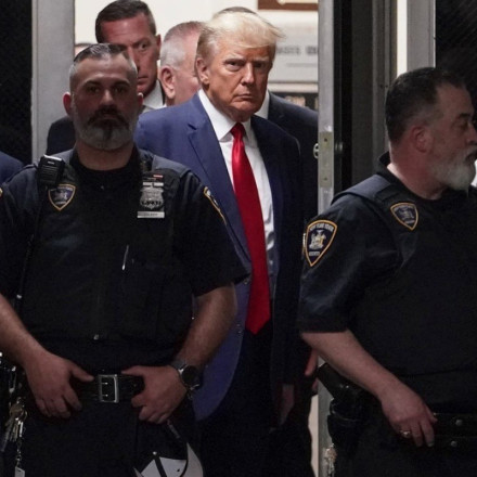 Τραμπ: Έφθασε στο δικαστήριο ο πρώην πρόεδρος των ΗΠΑ [vids]