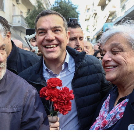 Τσίπρας από Καλλιθέα: Το τελευταίο Πάσχα που το τραπέζι στο σπίτι θα είναι τόσο φτωχό